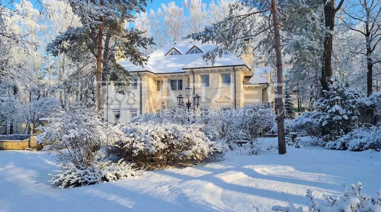 2-этажный коттедж 1 300 м² с отделкой