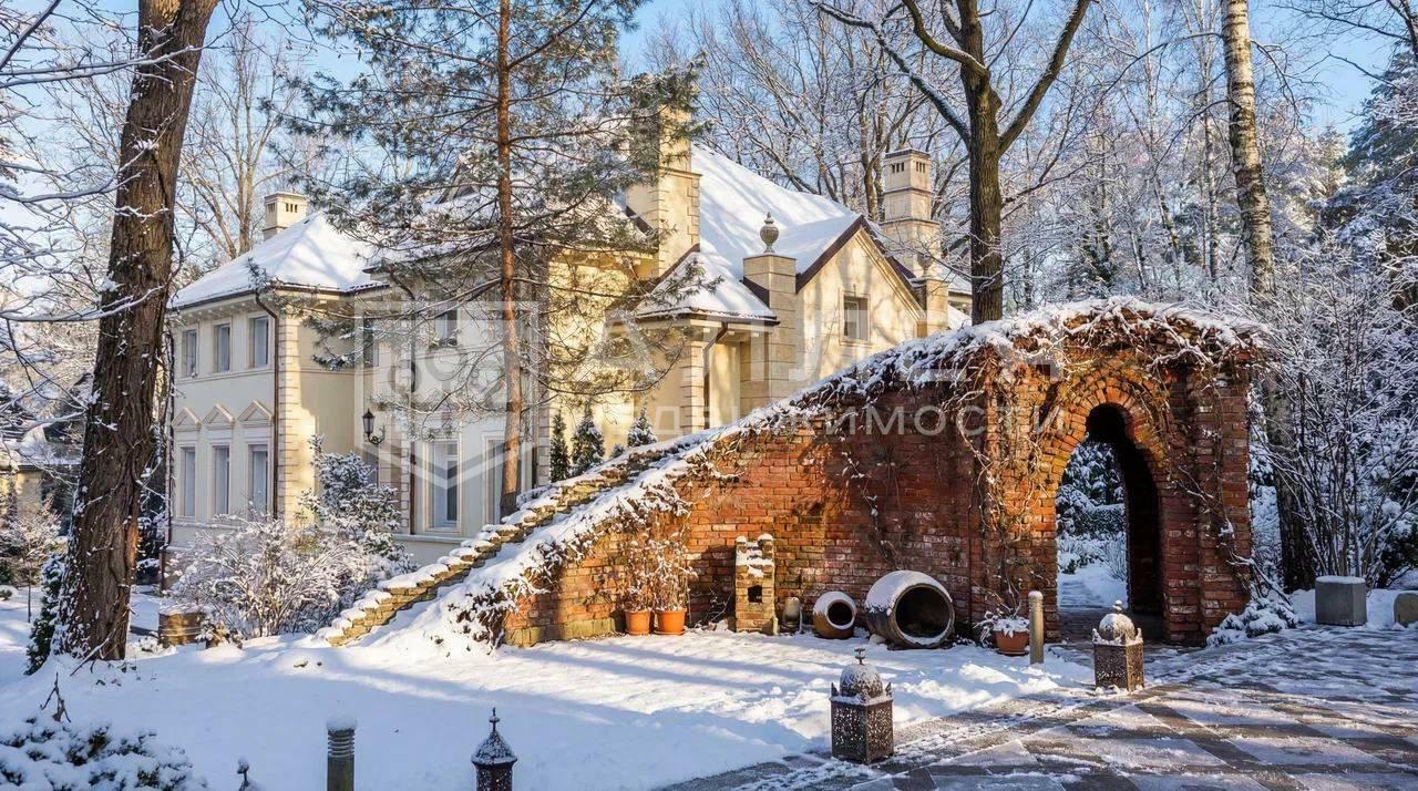 2-этажный коттедж 1 300 м² с отделкой