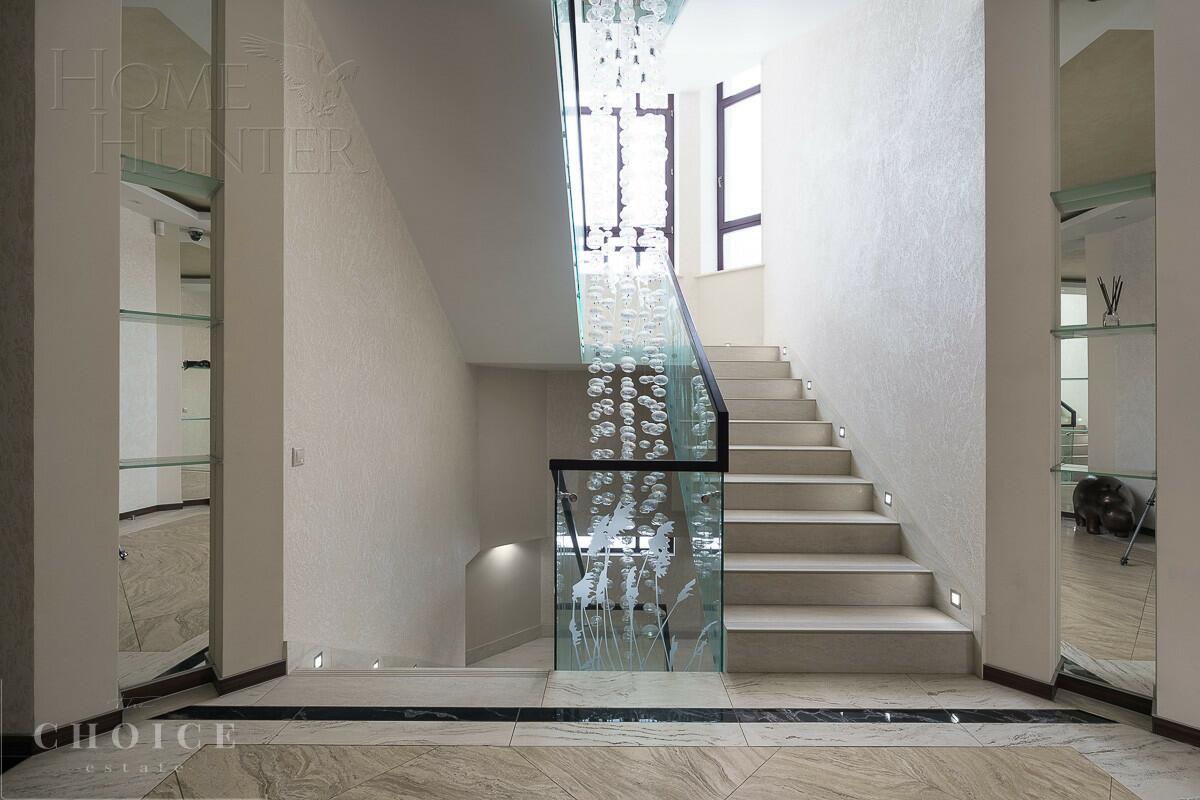 2-этажный коттедж 570 м² с отделкой