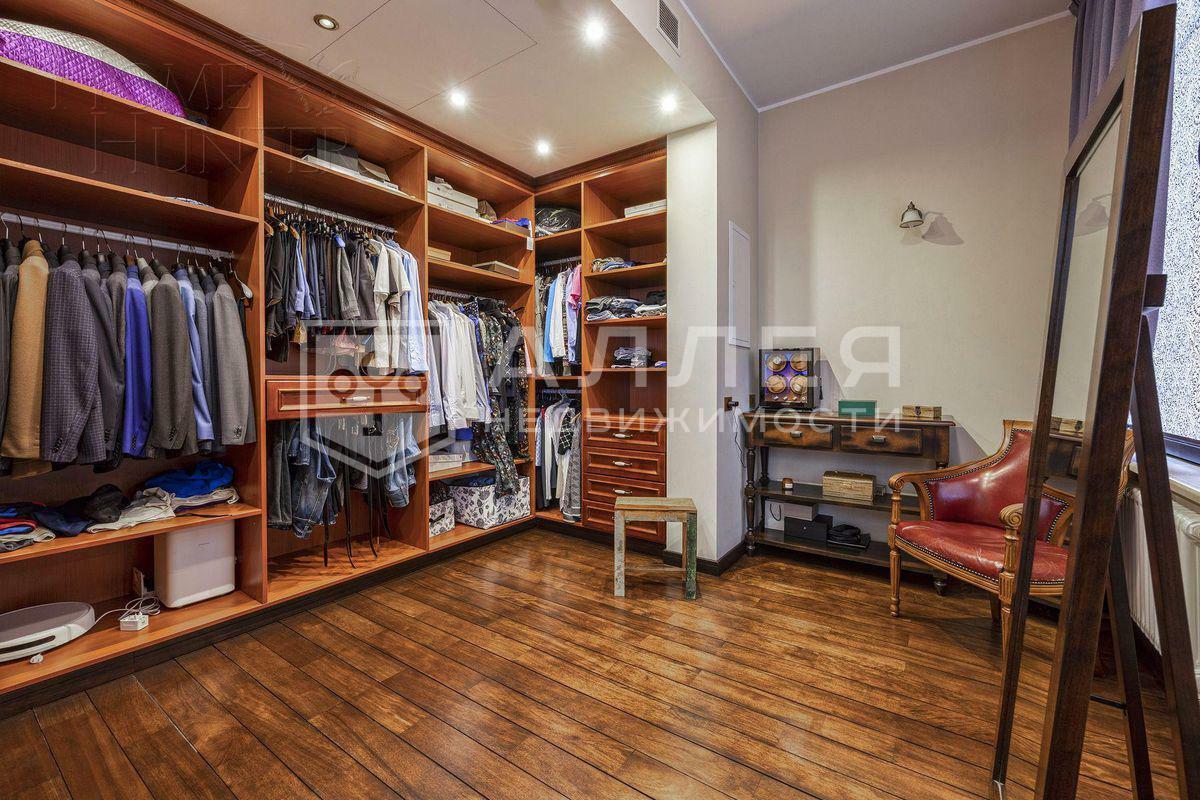 3-этажный таунхаус 270 м² с отделкой