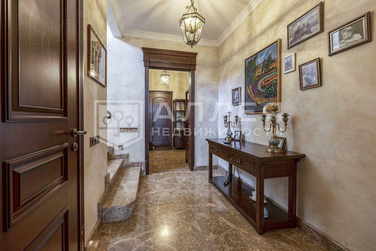 3-этажный таунхаус 270 м² с отделкой