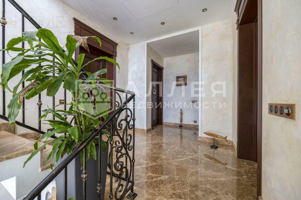 3-этажный таунхаус 270 м² с отделкой