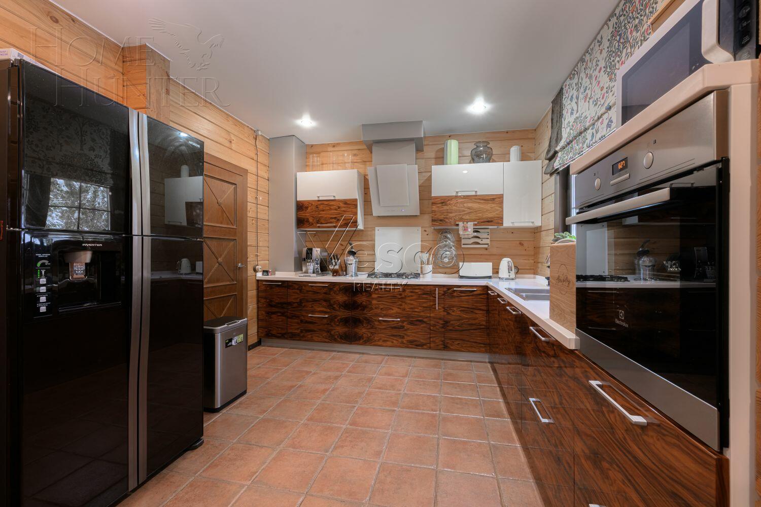 2-этажный коттедж 305 м² с отделкой