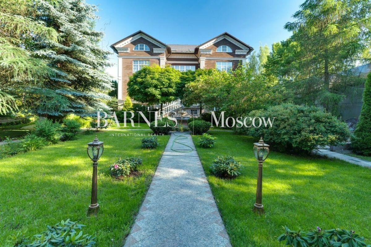 2-этажный коттедж 1 200 м² с отделкой