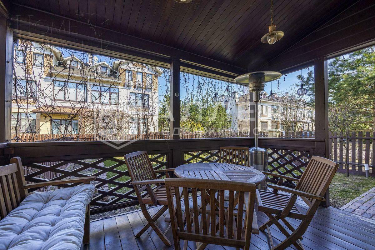 3-этажный таунхаус 270 м² с отделкой