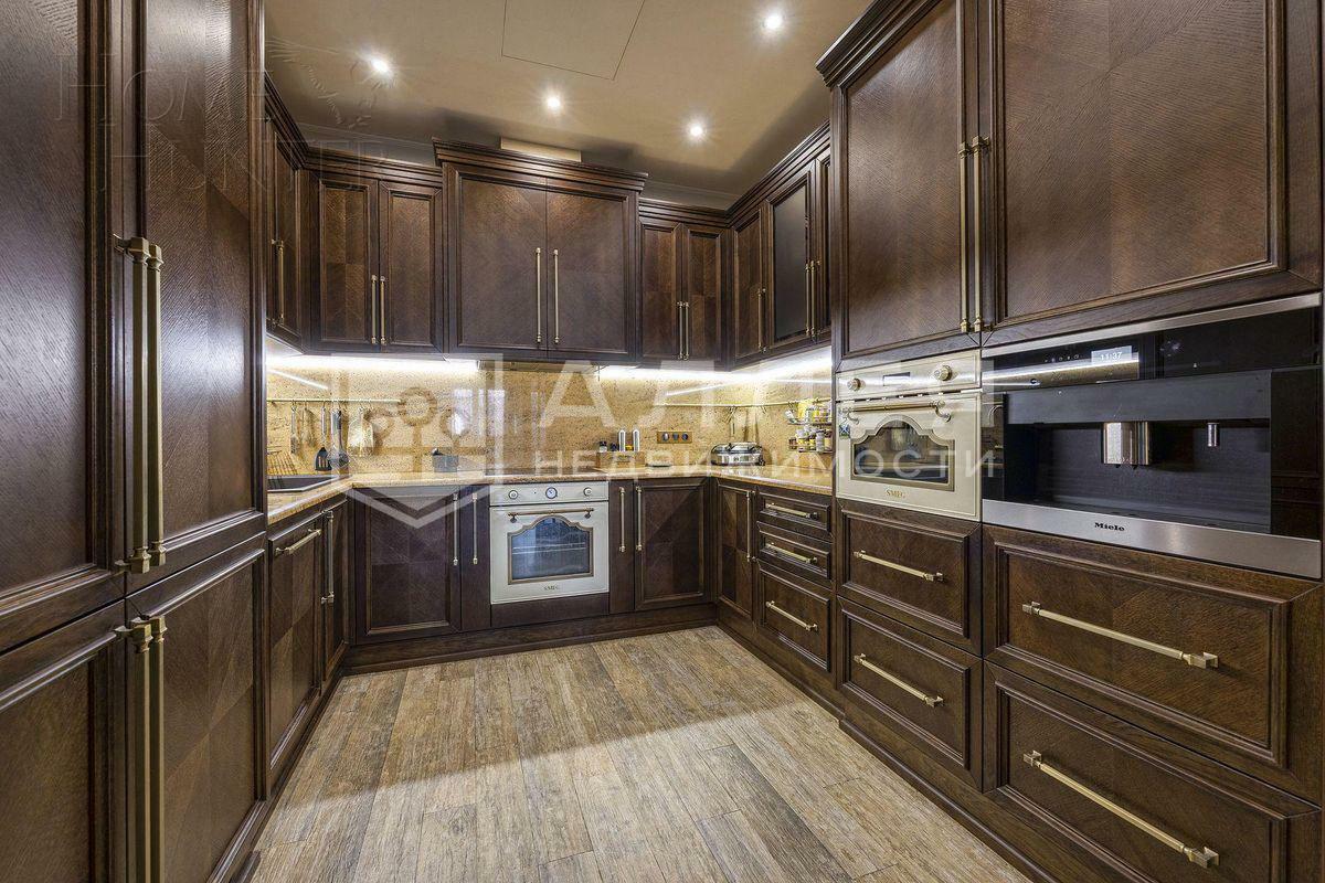 3-этажный таунхаус 270 м² с отделкой