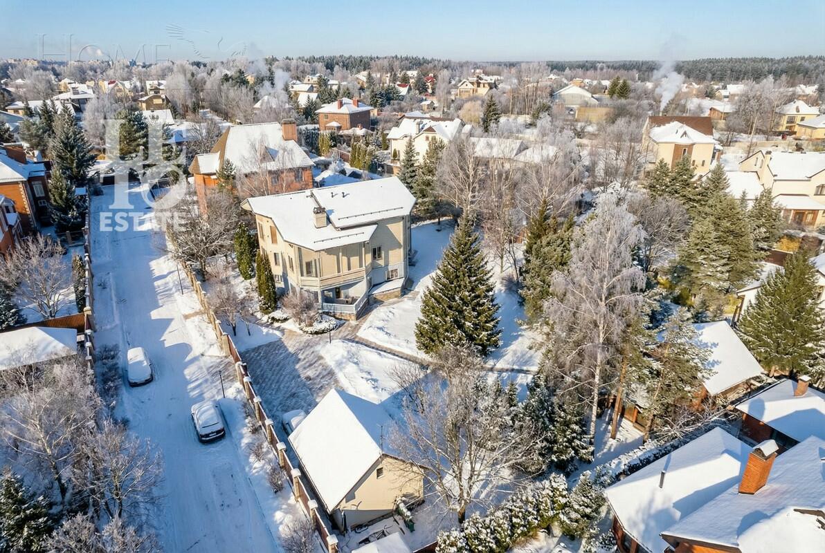 3-этажный коттедж 680 м² с отделкой