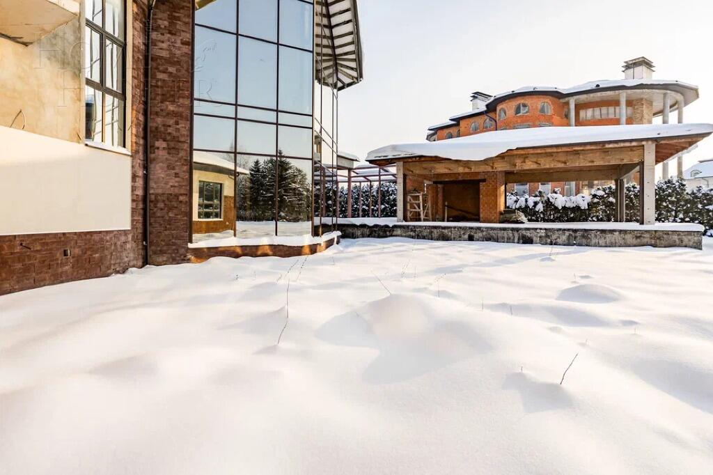 2-этажный коттедж 825 м² без отделки