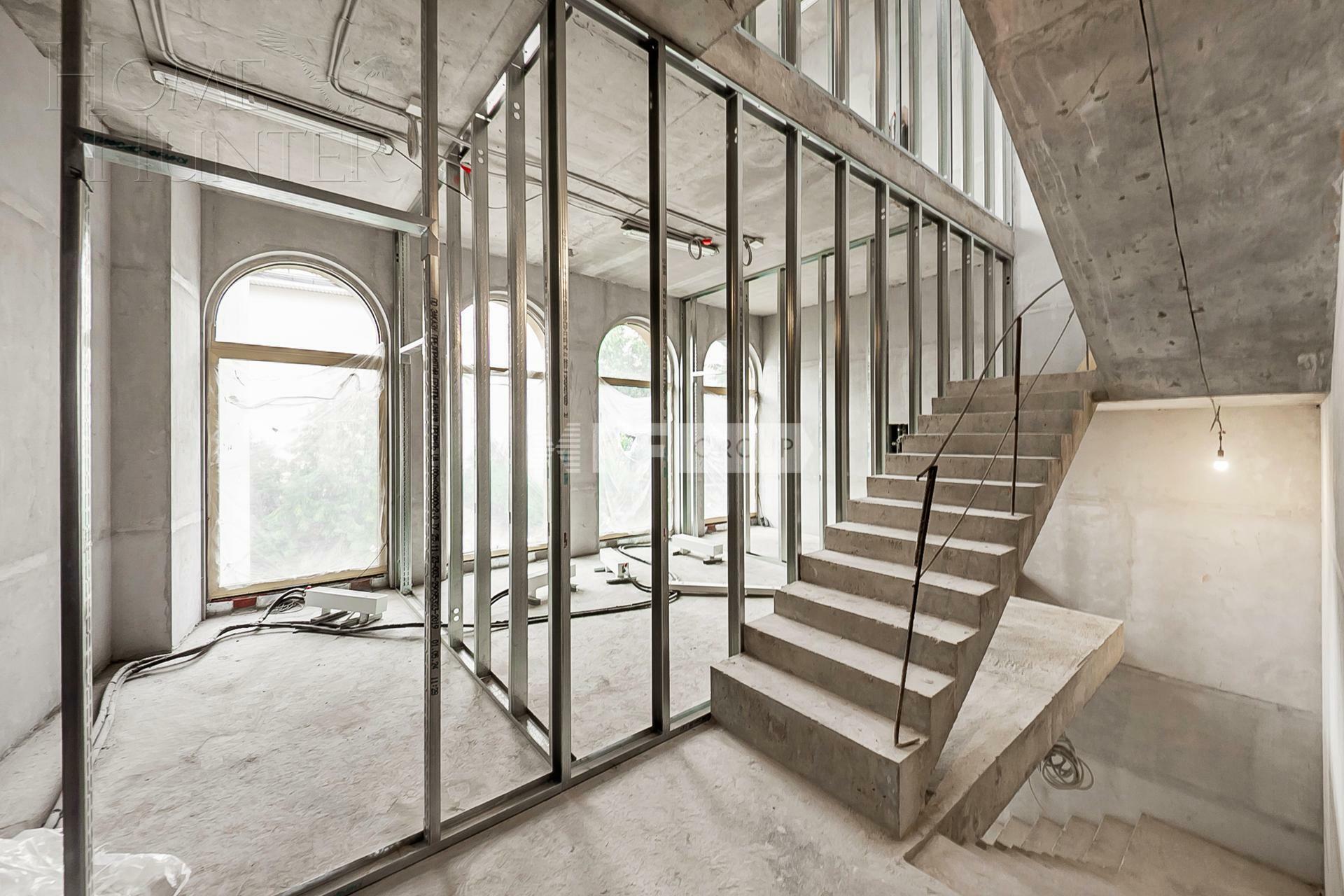 3-УРОВНЕВЫЙ ТАУНХАУС БЕЗ ОТДЕЛКИ 360 М² НА 1 ЭТАЖЕ