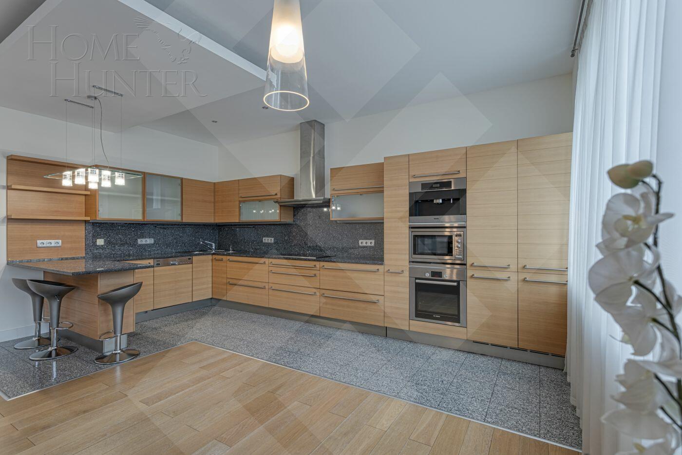 5-КОМН. КВАРТИРА С ОТДЕЛКОЙ 204.2 М² НА 3 ЭТАЖЕ