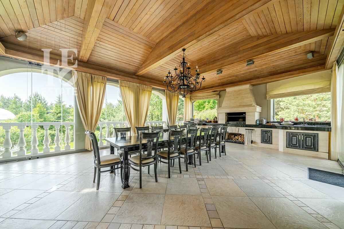 2-этажный коттедж 1 500 м² с отделкой