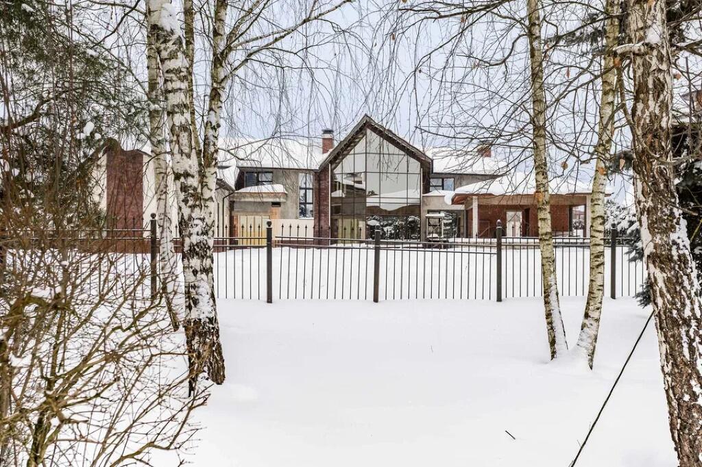 2-этажный коттедж 825 м² без отделки