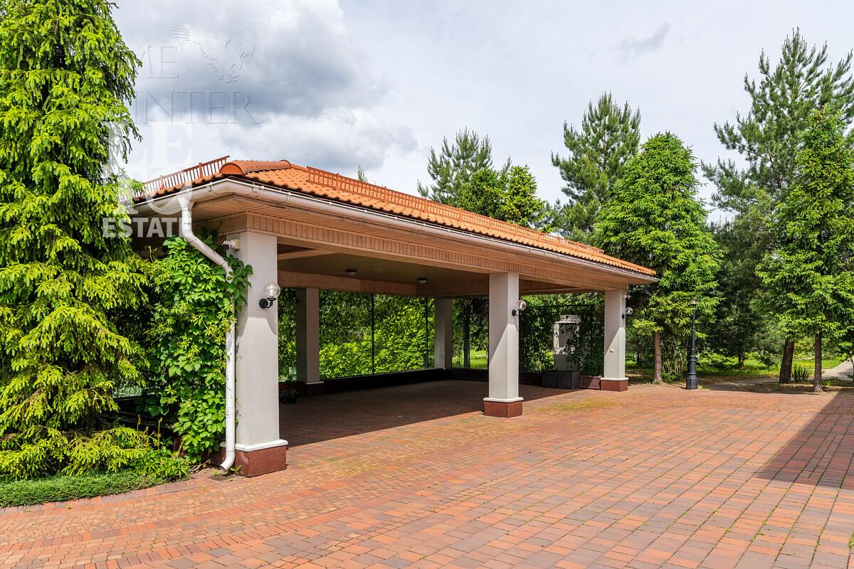 2-этажный коттедж 1 500 м² с отделкой