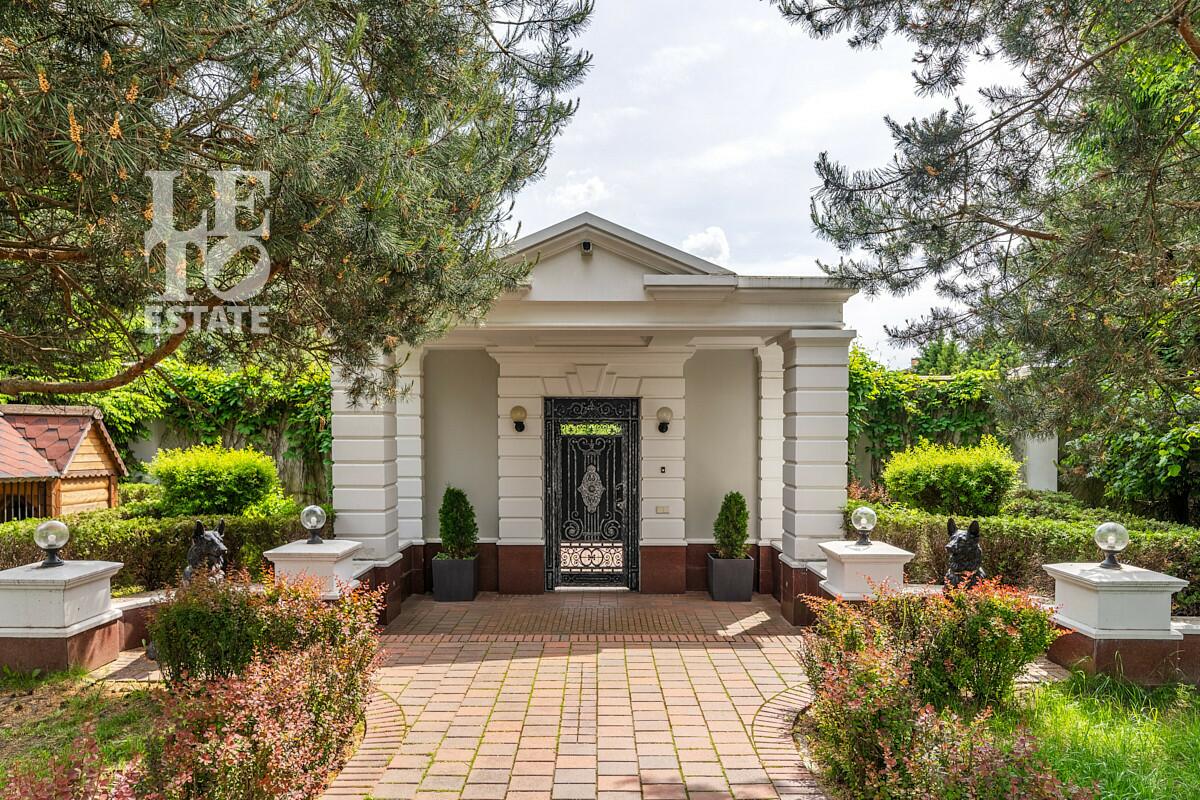 2-этажный коттедж 1 500 м² с отделкой