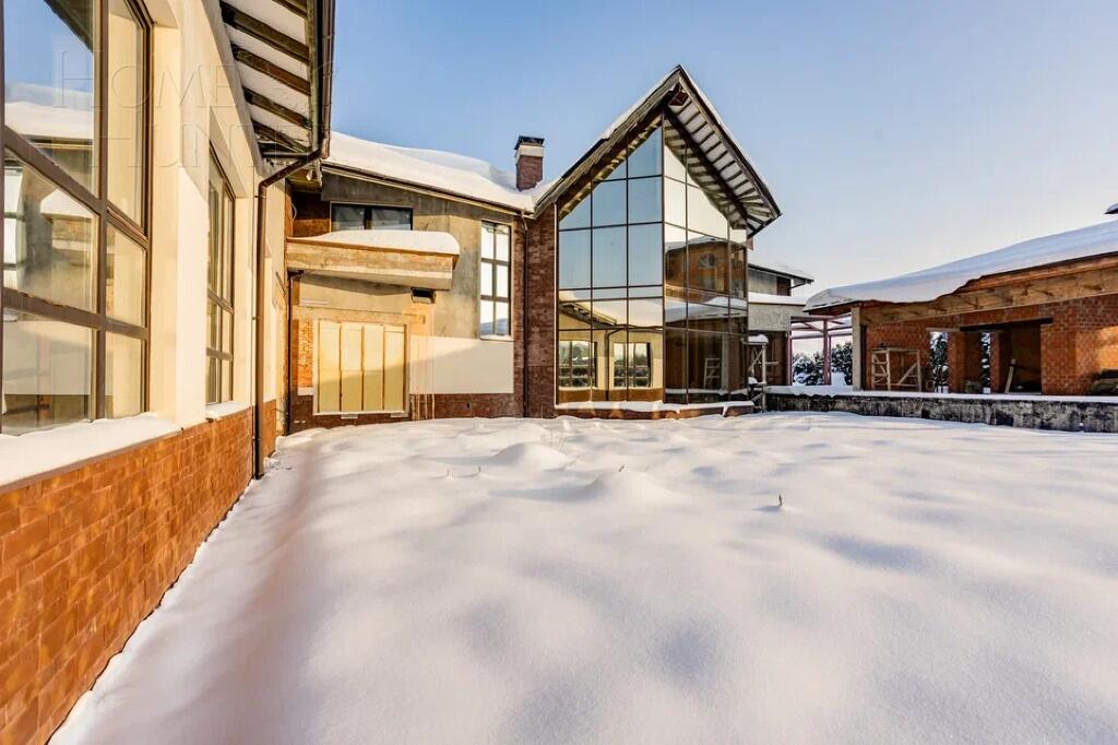 2-этажный коттедж 825 м² без отделки