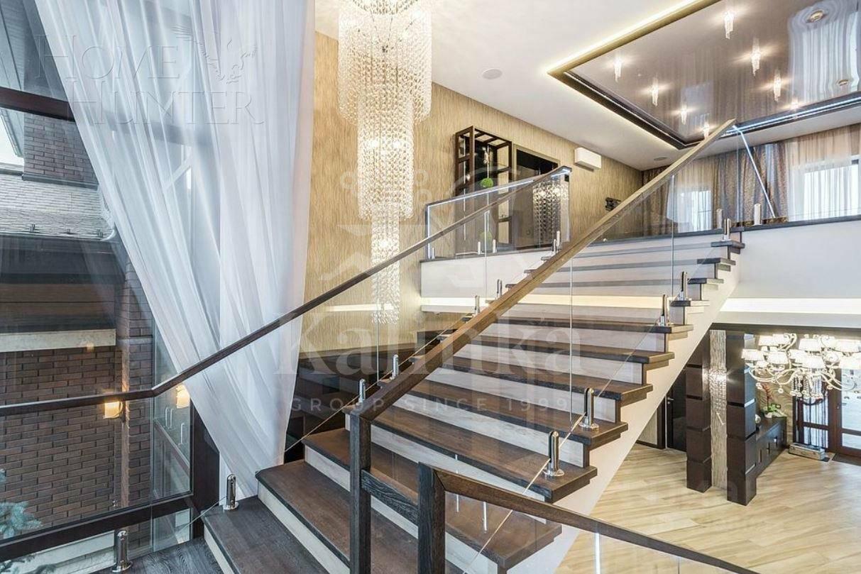 2-этажный коттедж 1 900 м² без отделки