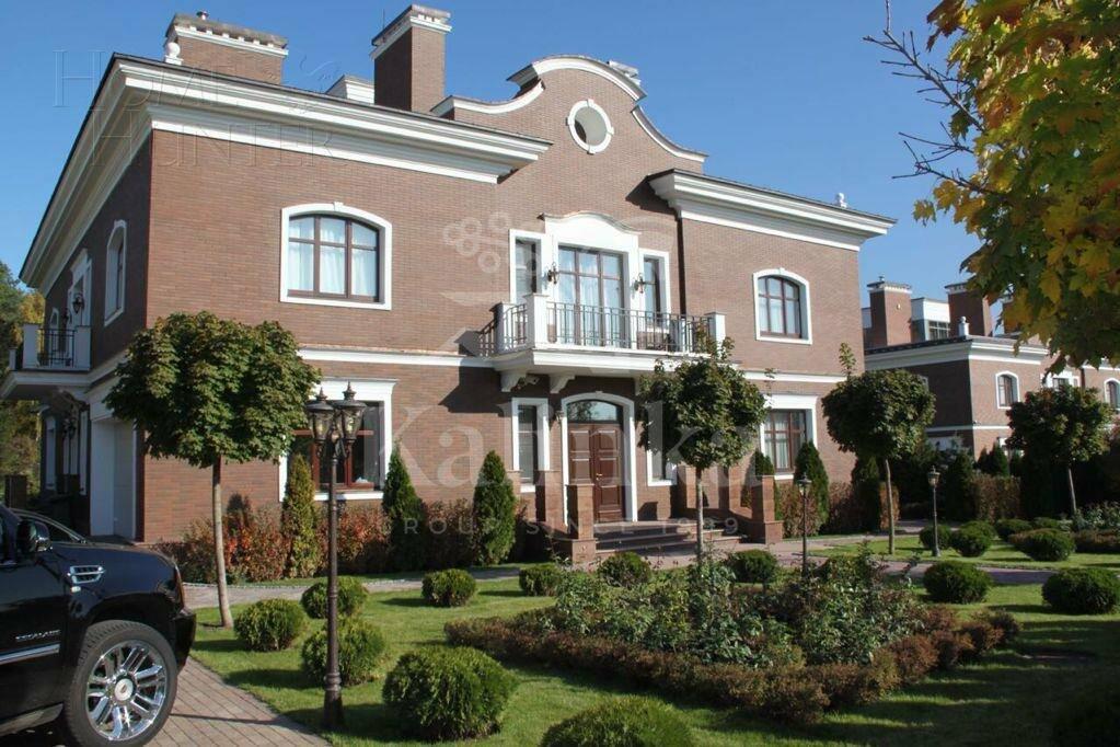 3-этажный коттедж 700 м² с отделкой