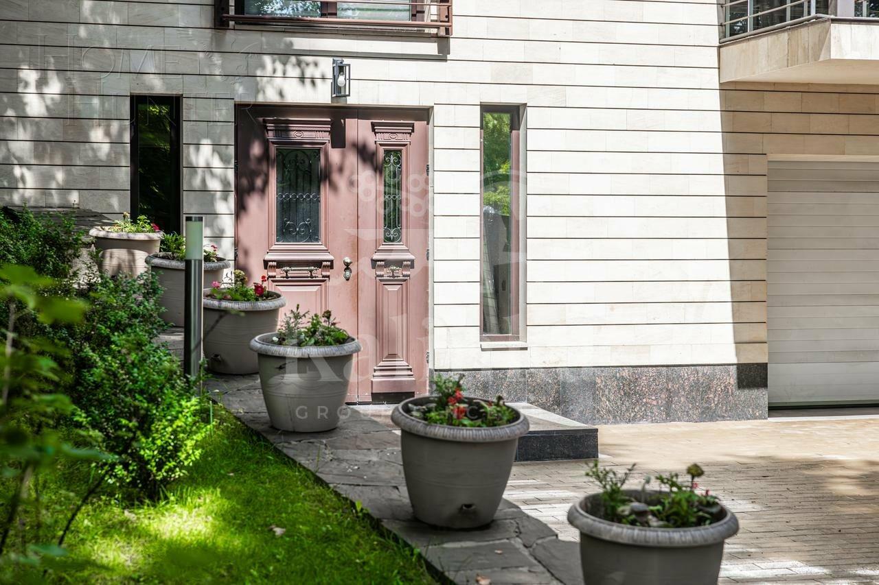 2-этажный коттедж 825 м² с отделкой