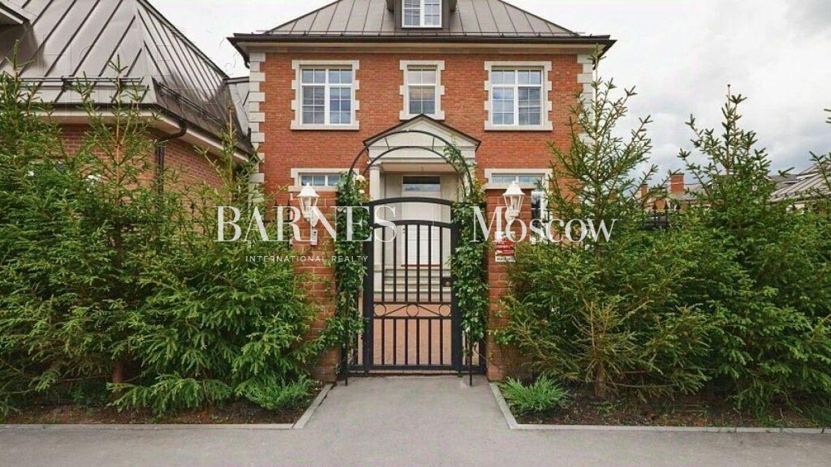 2-этажный коттедж 550 м² с отделкой