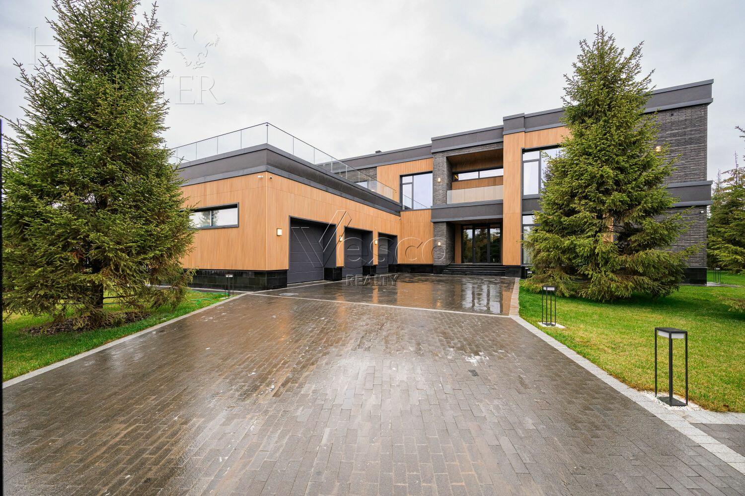 2-этажный коттедж 1 000 м² с отделкой