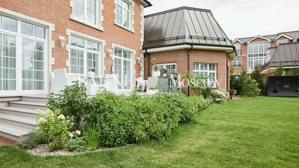 2-этажный коттедж 550 м² с отделкой