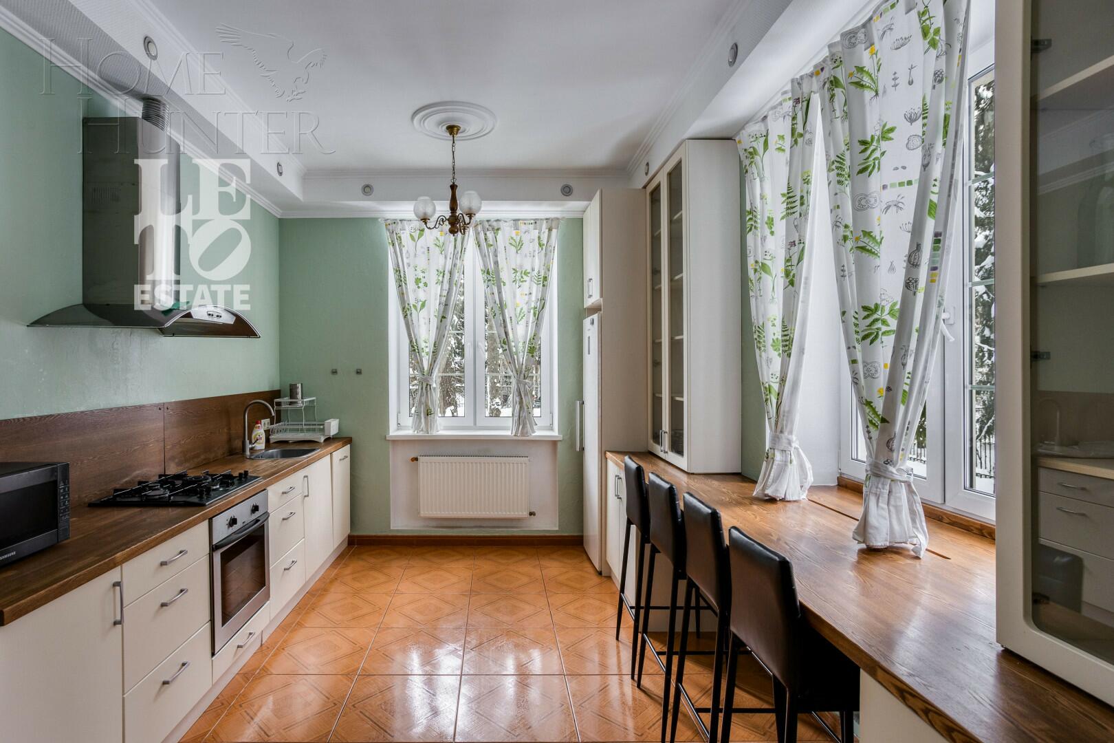 2-этажный коттедж 450 м² с отделкой