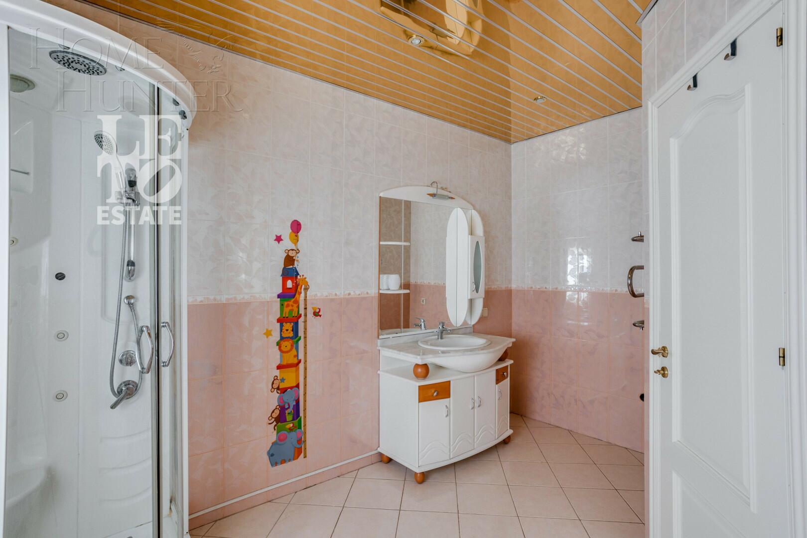 2-этажный коттедж 450 м² с отделкой