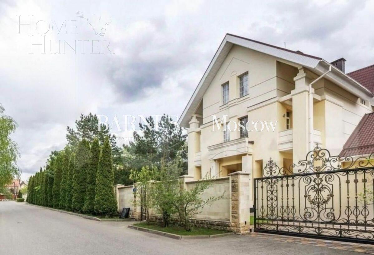 3-этажный коттедж 850 м² с отделкой