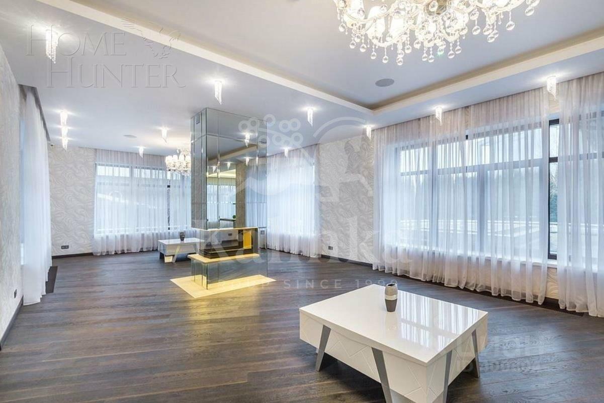 2-этажный коттедж 1 900 м² без отделки