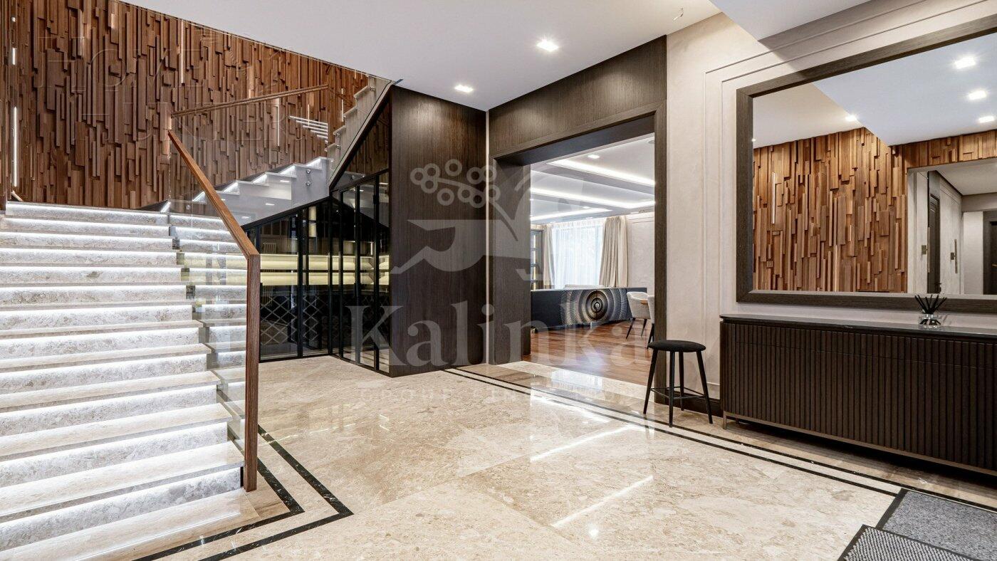 2-этажный коттедж 1 000 м² с отделкой