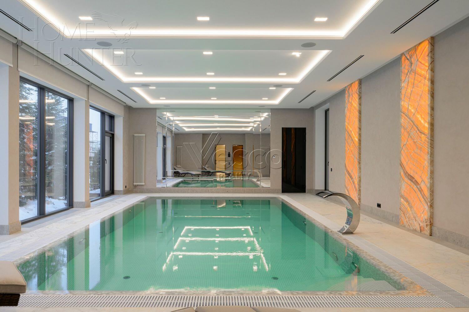 2-этажный коттедж 1 000 м² с отделкой