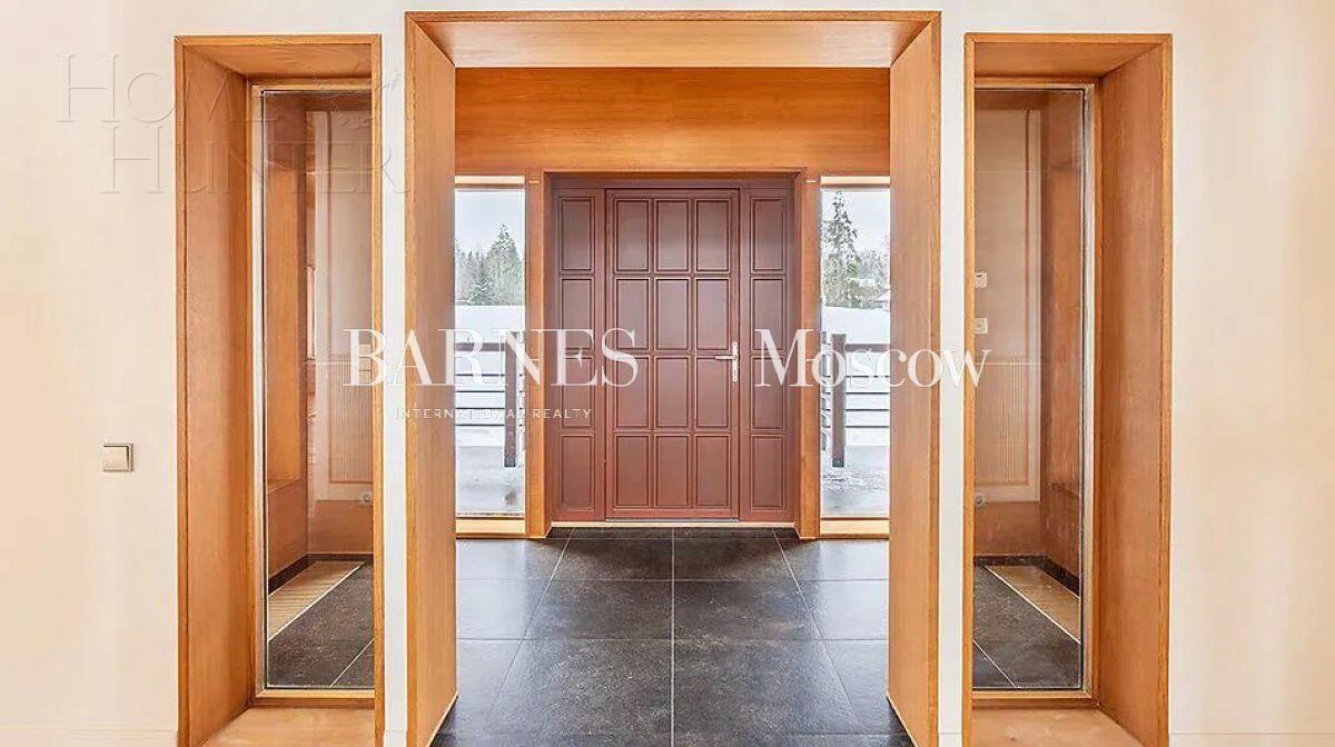 3-этажный коттедж 600 м² с отделкой