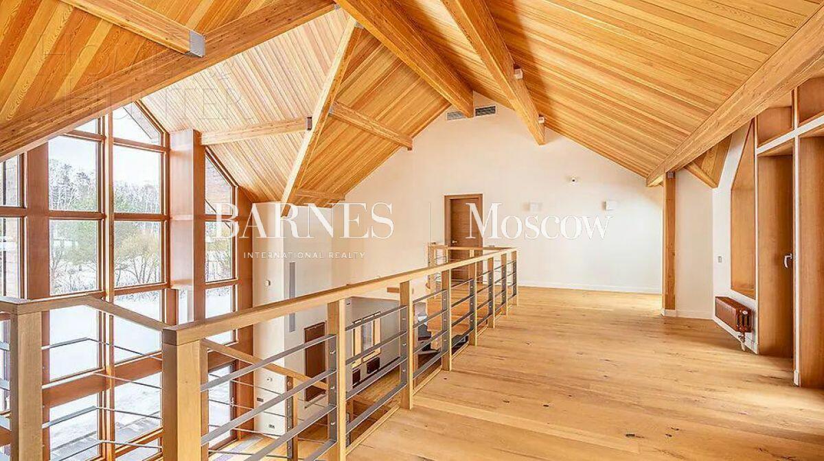 3-этажный коттедж 600 м² с отделкой