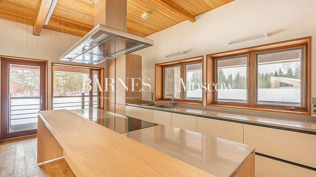 3-этажный коттедж 600 м² с отделкой