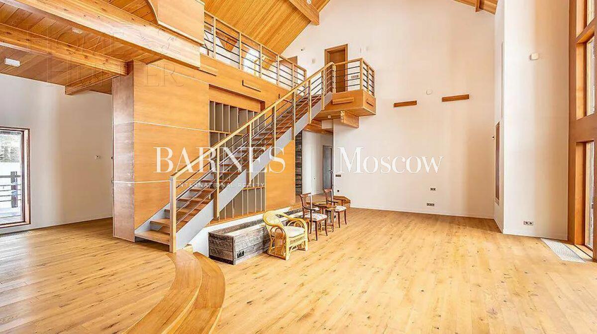 3-этажный коттедж 600 м² с отделкой