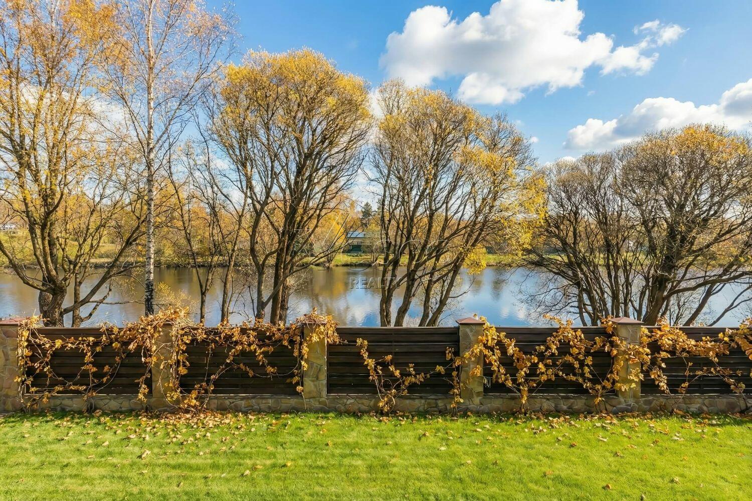 Участок 10 сот. в охраняемом поселке