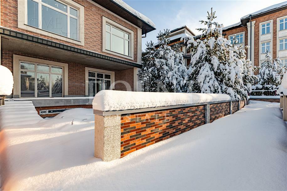 2-этажный таунхаус 640.8 м² без отделки