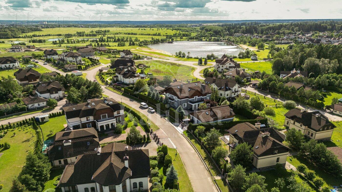 3-этажный коттедж 983.8 м² с отделкой