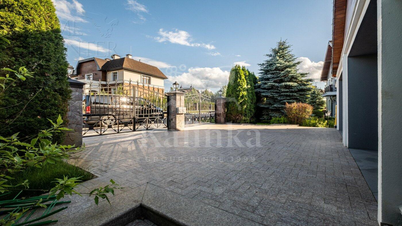 3-этажный коттедж 983.8 м² с отделкой