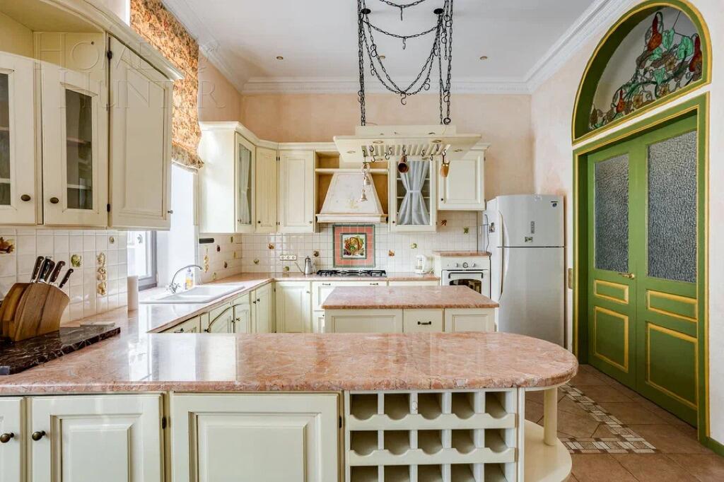 2-этажный коттедж 615 м² с отделкой