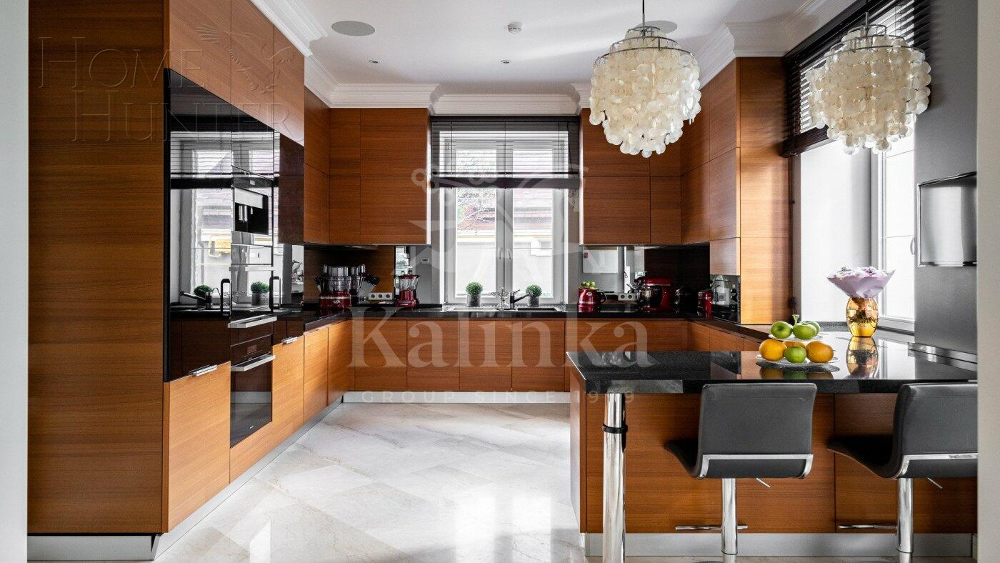 3-этажный коттедж 983.8 м² с отделкой