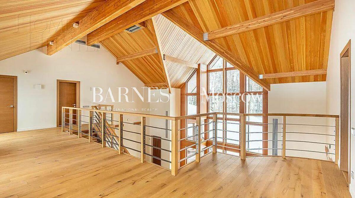 3-этажный коттедж 600 м² с отделкой