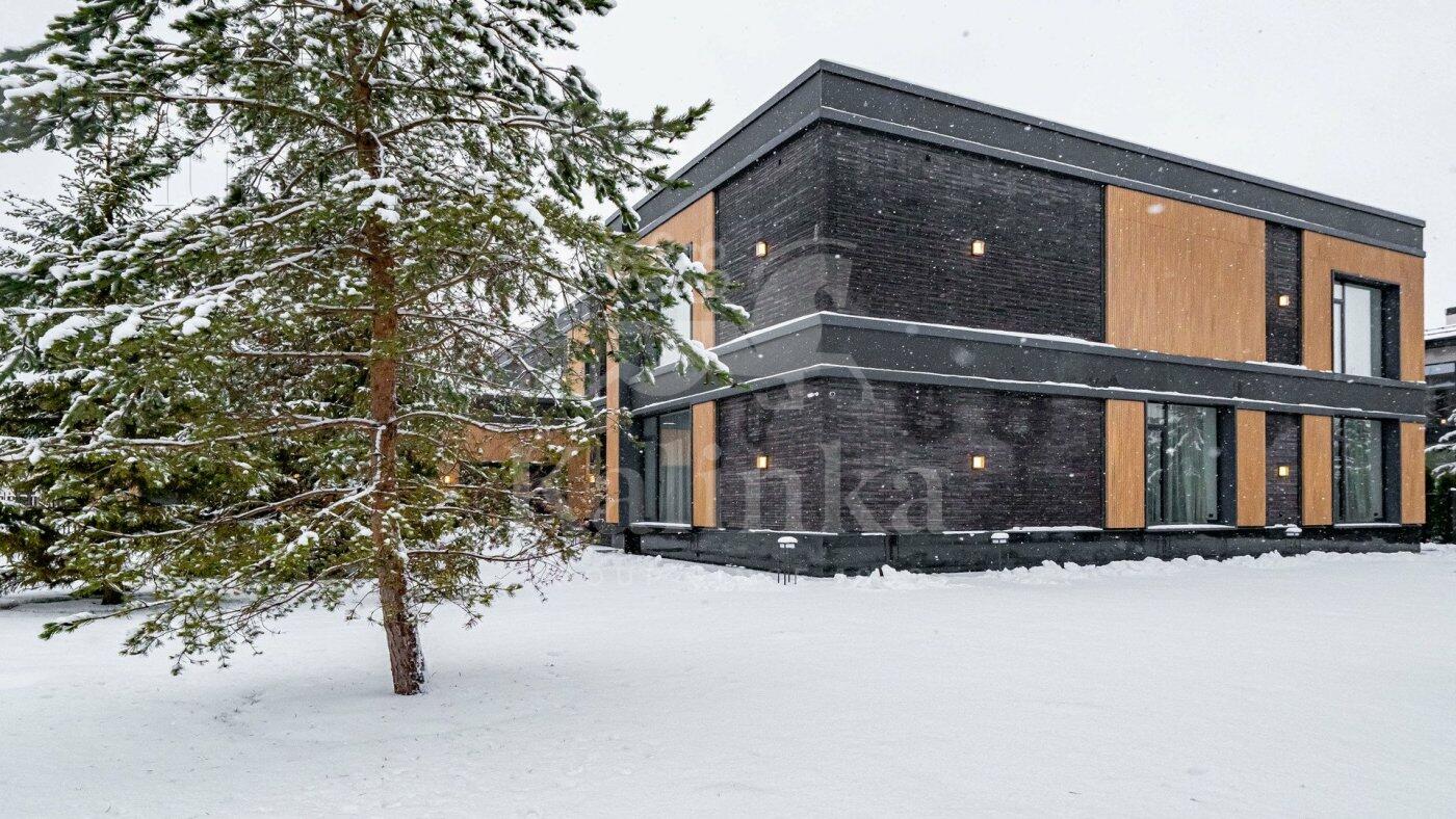 2-этажный коттедж 1 000 м² с отделкой