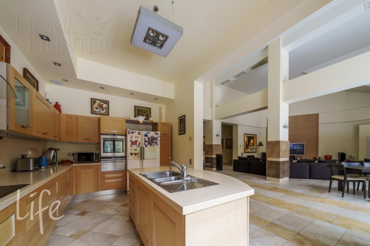 1-этажный коттедж 450 м² с отделкой