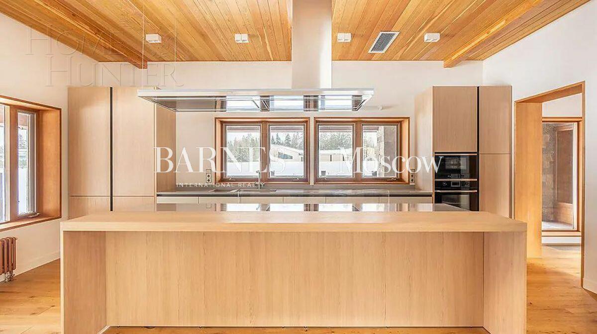 3-этажный коттедж 600 м² с отделкой