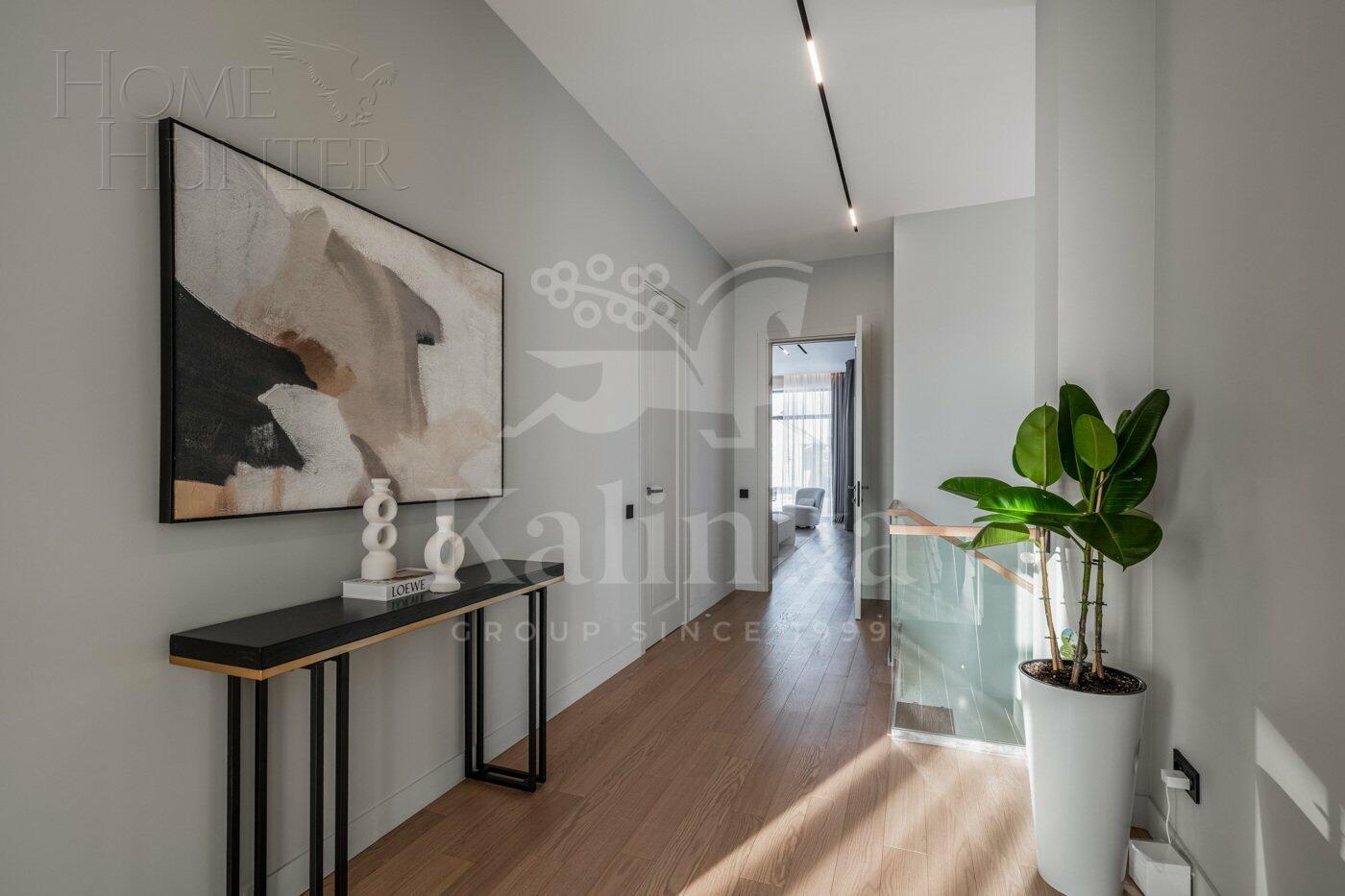 2-этажный коттедж 300 м² с отделкой