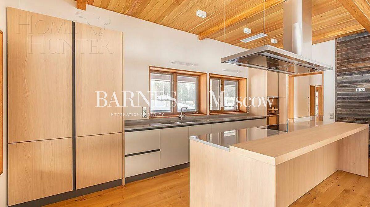 3-этажный коттедж 600 м² с отделкой