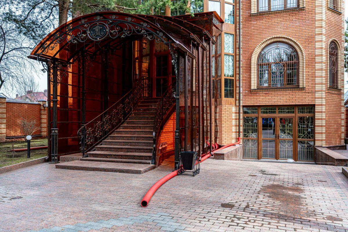 2-этажный коттедж 623 м² с отделкой