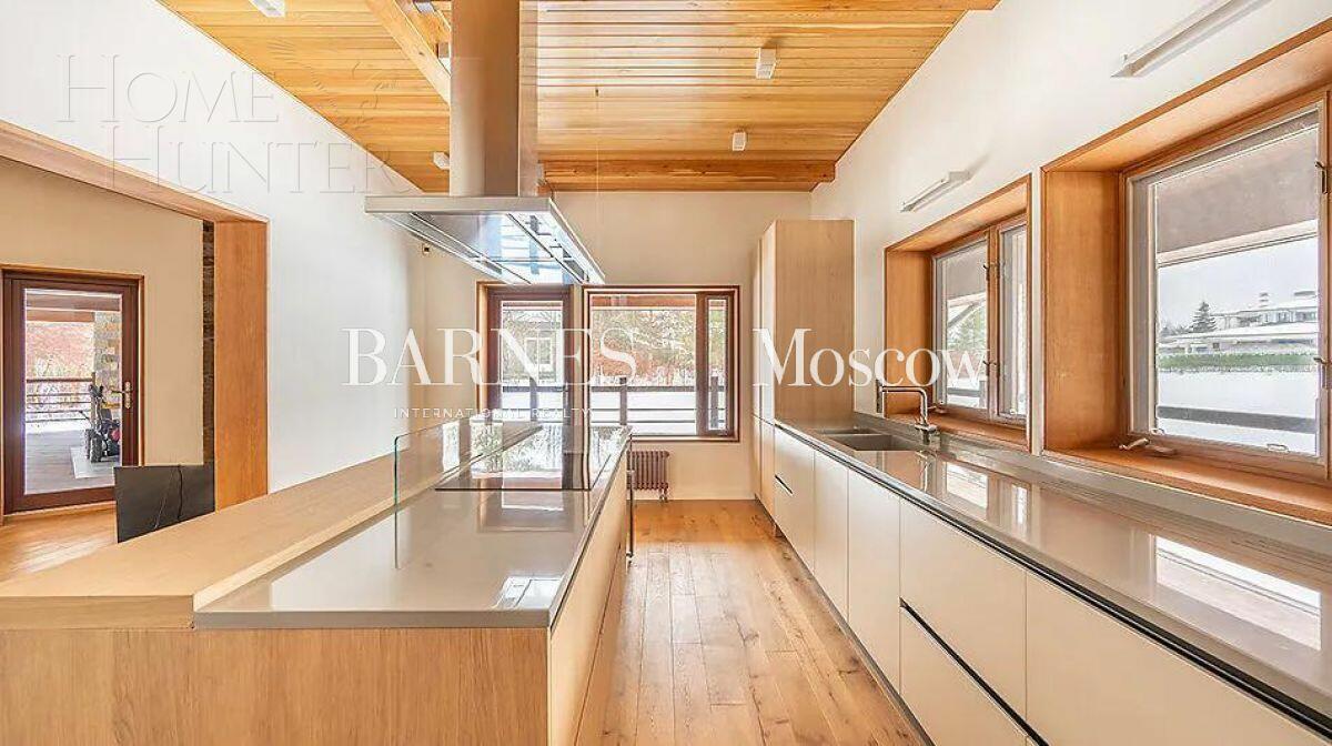 3-этажный коттедж 600 м² с отделкой