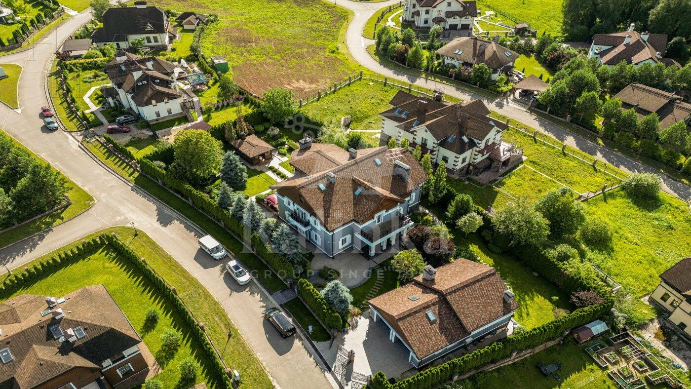 3-этажный коттедж 983.8 м² с отделкой